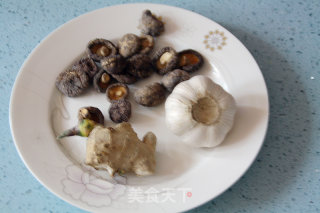 肉肉一族最爱的销魂饭：【台式卤肉饭】的做法步骤：2