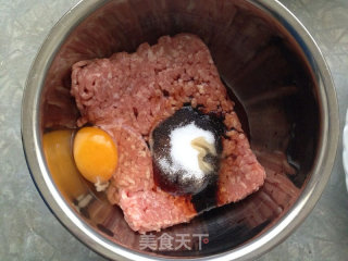 猪肉芹菜饺子的做法步骤：2