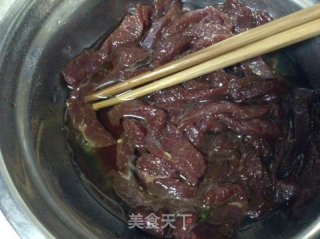 柳州特色之酸笋炒牛肉的做法步骤：2