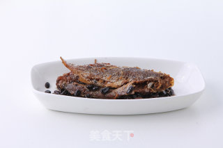 豆豉鲮鱼炒苦瓜的做法步骤：2