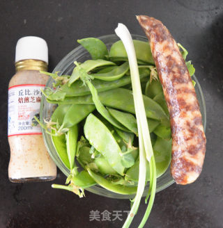 芝香荷兰豆炒腊肠的做法步骤：1