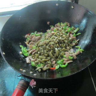 蒜米豆角炒肉的做法步骤：10