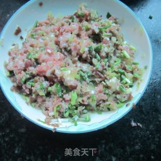 木耳猪肉饺子的做法步骤：2