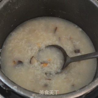 淡菜干香菇粥的做法步骤：6