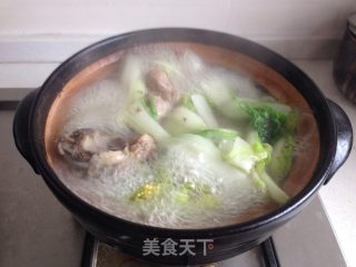 白菜肉骨煲的做法步骤：6