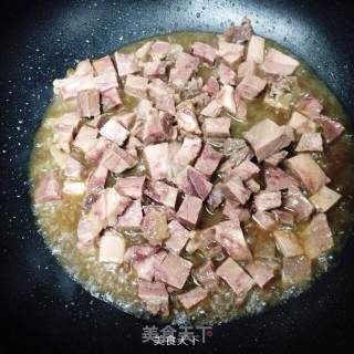 土豆牛肉咖喱蛋包饭的做法步骤：2