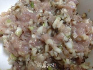 香菇咸蛋蒸肉饼~ 你是我的小呀小太阳^_^的做法步骤：5