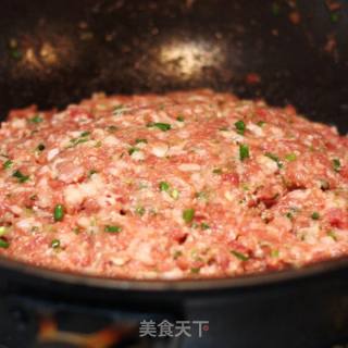 父母的味道-----香菇芹菜鲜肉饺的做法步骤：4