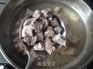 小土豆烧肉的做法步骤：2