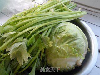 芹菜圆白菜饺子——头伏的饺子的做法步骤：1