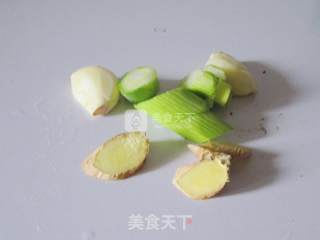 红烧鲳鱼的做法步骤：3