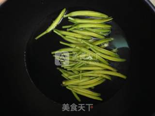 无油烟厨房--凉拌黄花菜的做法步骤：2