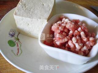 鱼香肉末烧豆腐的做法步骤：1