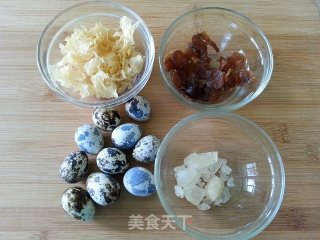 百变甜品【秋季篇】鹌鹑蛋桂圆银耳羹的做法步骤：1