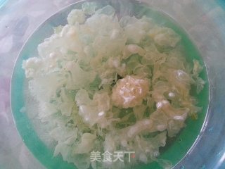 百变甜品【秋季篇】鹌鹑蛋桂圆银耳羹的做法步骤：4