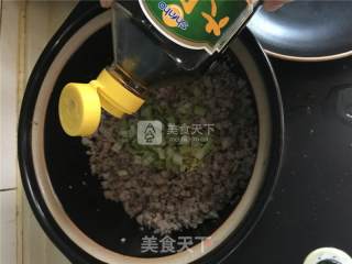 香菇卤肉馅饼的做法步骤：2