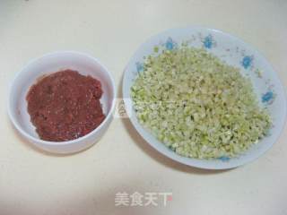 芹菜猪肉馅饼的做法步骤：1