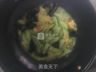 黄瓜黑木耳炒蛋的做法步骤：7