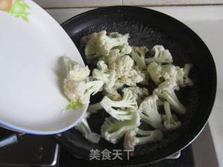 豆豉腊肉煸花菜的做法步骤：2