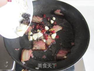 豆豉腊肉煸花菜的做法步骤：4