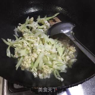 花菜炒肉的做法步骤：7