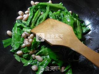 花生米炒油麦菜的做法步骤：5