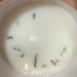 家庭自制草莓飘香奶茶的做法步骤：4