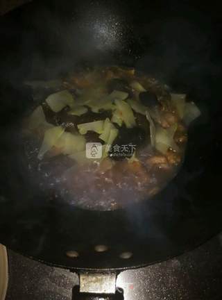 西兰花梗炒过油肉的做法步骤：7