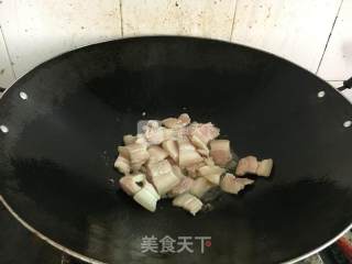 五花肉炒芹菜的做法步骤：5