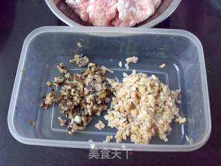 鱿鱼香菇蒸肉饼的做法步骤：2