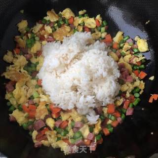 菠萝炒饭的做法步骤：11