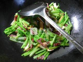 腊肉香干炒芹菜的做法步骤：7