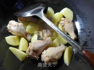 腐竹土豆烧鸡翅根的做法步骤：3