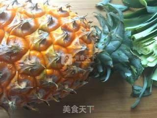 泰式菠萝海鲜饭的做法步骤：1