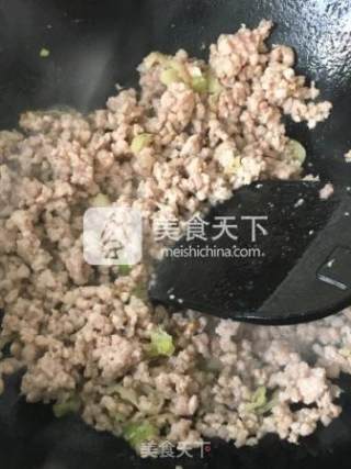 香菇猪肉笋丁烧麦的做法步骤：5