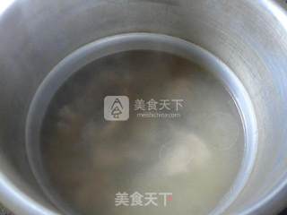 茼蒿油豆腐龙骨汤的做法步骤：5