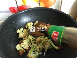 腊肉炒花菜的做法步骤：12