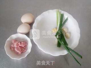 透着蒜味的蒸蛋很香——蒜香肉末炖蛋的做法步骤：1