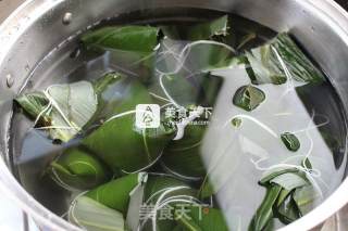 不一样的粽子——玫瑰花酱淋红豆蜜枣粽的做法步骤：8