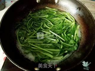 凉拌菠菜胡萝卜鸡蛋丝的做法步骤：1