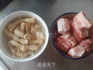 五花肉烧豆腐结的做法步骤：1