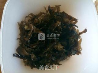 夏日快手菜——木耳豆芽炒肉丝的做法步骤：3