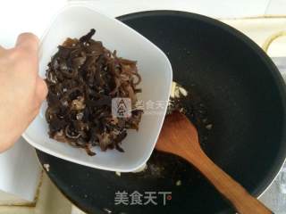 夏日快手菜——木耳豆芽炒肉丝的做法步骤：13