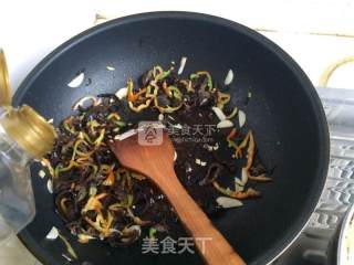 夏日快手菜——木耳豆芽炒肉丝的做法步骤：15