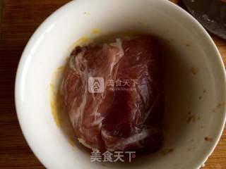 黄瓜杏鲍菇炒肉的做法步骤：1