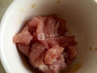 黄瓜杏鲍菇炒肉的做法步骤：2