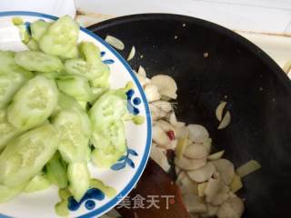 黄瓜杏鲍菇炒肉的做法步骤：12