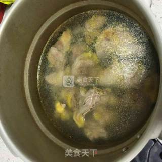 滋补老母鸡汤的做法步骤：2