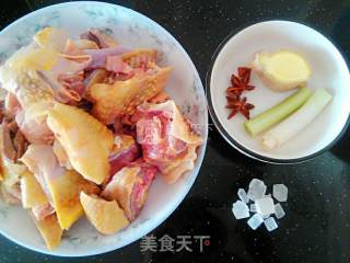 小鸡蘑菇炖粉条的做法步骤：1