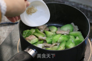 丝瓜炒肉片的做法步骤：11